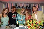 Amsterdam 25 april 2005
1000e aflevering van shownieuws.  Anouk Smulders en Rebecca Loos Gerard Joling Danielle Overgaag en Viktor Brand