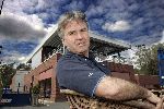 Eindhoven, 11 April 2005
PSV-trainer Guus Hiddink voor het nieuwe spelershome op 
