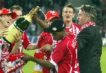 Eindhoven, 23 April 2005 Kampioenswedstrijd PSV-Vitesse, eindstand 3-0
Guus Hiddink John de Jong.