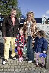 Harderwijk 9 april 2005
Opening dolfinarium HARDERWIJK.
Hans v Hemert met vriendin en dochter