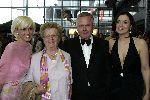 Rotterdam 16 april 2005
Luciano Pavarotti in Ahoy.
Harry Mens met zijn moeder en dochters Suze Mens, Marloes Mens
