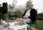 Eindhoven, 23 April 2005
Harry v Kemenade vandaag terug uit het ziekenhuis
gefotografeert in zijn tuin