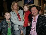 Amsterdam 17 april 2005
Presentatie dvd MY dad is a rockstar bij Hard Rock cafe.
Henkjan Smits met gezin