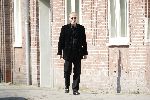 Amsterdam 4 april 2005
Jack Spijkerman wandelend  met zonnebril nadat hij uit het ziekenhuis ontslagen is na klaplong