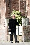 Amsterdam 4 april 2005
Jack Spijkerman wandelend  met zonnebril nadat hij uit het ziekenhuis ontslagen is na klaplong