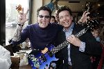 Amsterdam 17 april 2005
Presentatie dvd MY dad is a rockstar bij Hard Rock cafe.
Jamai Idols met Barry hay