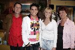 Volendam 22 april 2005
Presentatie dvd Jan Smit bij Old Dutch.
Jan Smit  met ouders en zus