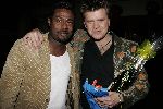 Hilversum 1 april 2005
Afscheidsfeestje van Beau v Erven Dorens. John Williams met  Beau en champagne