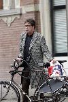 Amsterdam 19 april 2005
Joost Zwagerman op fiets naar het politieburo