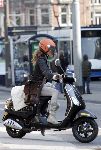 Amsterdam 25 april 2005
Katja Schuurman op vespa scooter
