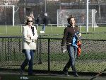 Naarden 2 april 2005
Linda de Mol en Sander Vahle naar het voetballen met Julian en hun dochter.