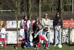 Naarden 2 april 2005
Linda de Mol en Sander Vahle naar het voetballen met Julian en hun dochter.