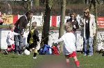 Naarden 2 april 2005
Linda de Mol en Sander Vahle naar het voetballen met Julian en hun dochter.