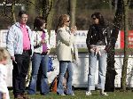 Naarden 2 april 2005
Linda de Mol en Sander Vahle naar het voetballen met Julian en hun dochter.