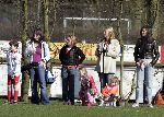 Naarden 2 april 2005
Linda de Mol en Sander Vahle naar het voetballen met Julian en hun dochter.