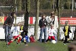 Naarden 2 april 2005
Linda de Mol en Sander Vahle naar het voetballen met Julian en hun dochter.