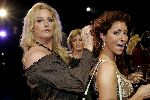 Amsterdam 13 april 2005
Premiere African Footprint in Pepsi stage.
Marielle Bastiaansen met Christine v d Horst