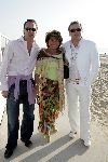 Bloemendaal 2 april 2005
Opening van strandtent vroeger.
Christine Kroonenberg met zonnebril en Michael Lingg en Gordon