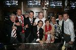 Eindhoven, 23 April 2005
PSV voor de 18e keer landskampioen
v.l.n.r.: Tjarda Weber (clubarts ) Ren eykelkamp, Jan Vennegoor of Hesselink, John de Jong, Mies v Kemenade, Liesbeth v Kemenade, Wilfred Bouma en Andre Ooijer achter de bar van 