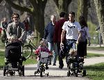 Amsterdam 2 april 2005
Prins Maurits met Lucas en Anna en Prins Bernhard met Isabelle en Sam in het vondelpark