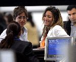 Schiphol 26 april 2005
Rebecca Loos met haar manager en vriendin Emma Basden op schiphol.