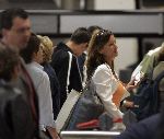 Schiphol 26 april 2005
Rebecca Loos met haar manager en vriendin Emma Basden op schiphol.