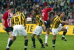 Eindhoven, 23 April 2005 Kampioenswedstrijd PSV-Vitesse, 
eindstand 3-0
Robert PSV in duel met Stijn Vreven en Peter v d Berg