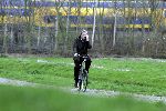 Leiden 6 april 2005
Thom de Graaf op fiets met gsm hond uitlaten.