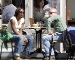 Amsterdam 2 april 2005
Tjeerd Oosterhuis en Edsilia Rombley op terras