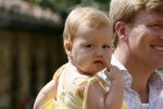 Tavarnelle 6 juli 2006
Koningin Beatrix met Prinses Maxima Prins Willem Alexander Amalia en Alexia tijdens fotomoment op vakantie.