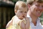 Tavarnelle 6 juli 2006
Koningin Beatrix met Prinses Maxima Prins Willem Alexander Amalia en Alexia tijdens fotomoment op vakantie. Mastino Napolitana
