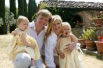 Tavarnelle 6 juli 2006
Koningin Beatrix met Prinses Maxima Prins Willem Alexander Amalia en Alexia tijdens fotomoment op vakantie.