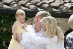 Tavarnelle 6 juli 2006
Koningin Beatrix met Prinses Maxima Prins Willem Alexander Amalia en Alexia tijdens fotomoment op vakantie.
