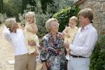 Tavarnelle 6 juli 2006
Koningin Beatrix met Prinses Maxima Prins Willem Alexander Amalia en Alexia tijdens fotomoment op vakantie.