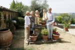 Tavarnelle 6 juli 2006
Koningin Beatrix met Prinses Maxima Prins Willem Alexander Amalia en Alexia tijdens fotomoment op vakantie.