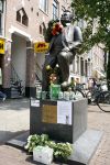 Amsterdam 30 juni 2006
Beeld Andre hazes met rozen op zijn verjaardag.
Peter Smulders bv