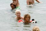 Ibiza 27 juli 2006
Angela Kluivert met haar zoons Justin en Ruben  op Ibiza.  
Peter Smulders bv