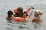 Ibiza 27 juli 2006
Angela Kluivert met haar zoons Justin en Ruben  op Ibiza.