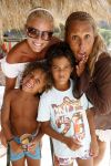 Ibiza 27 juli 2006
Angela Kluivert met haar zoons Justin en Ruben  op Ibiza.  Angela en patty brard