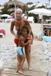Ibiza 27 juli 2006
Angela Kluivert met haar zoons Justin en Ruben  op Ibiza.
