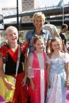 Amsterdam 15 juli 2006
Premiere K3 in pathe arena.
Anita Witsier met dochter(m) en 2 vriendinnetjes