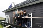 Muiderberg 31 mei 2006
Linda de Mol, Annette Malherbe Tjitske Reidinga  en Susan Visser  (Gooische vrouwen)op woonark in natuurreservaat Naardermeer tegen aanleg A6
Peter Smulders bv