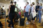 Barcelona 30 juli 2006
Anouk zangeres met haar man Remon Stotijn (postman) en Benjahmin Elijah enPhoenix op vlieveld Barcelona.