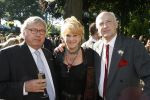 Wassenaar 6 juni 2006
Auberge de Kievit gekozen tot terras van het jaar door talkies.
Thoma s Lepeltak met Graaf Festetics de Tolna en Astrid Engels
Peter Smulders bv
