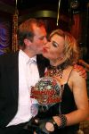 Hilversum 13 mei 2006
Finale Dancing with the stars.
Barbara de Loor met Sicco Janmaat kussend
Peter Smulders bv