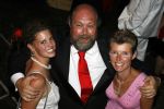 Amsterdam 15 juli 2006
Premiere Rembrandt in Carre.
Bert Simhoffer met zijn 23 jarige vriendin Yvette en schoonmoeder