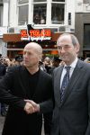 Amsterdam 26 juni 2006
Premiere over the edge in Tushinsky.
Bruce Willis met Job Cohen.
Peter Smulders bv
