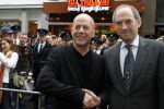 Amsterdam 26 juni 2006
Premiere over the edge in Tushinsky.
Bruce Willis met Job Cohen.
Peter Smulders bv