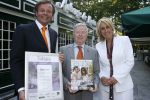 Wassenaar 6 juni 2006
Auberge de Kievit gekozen tot terras van het jaar door talkies.
Chris Luken met de burgemeester van Wassenaar
Peter Smulders bv