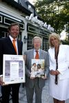 Wassenaar 6 juni 2006
Auberge de Kievit gekozen tot terras van het jaar door talkies.
Chris Luken met de burgemeester van Wassenaar
Peter Smulders bv